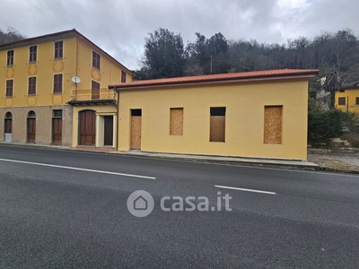 Negozio/Locale commerciale in Affitto in Via Domenico Cuneo a San Colombano Certenoli