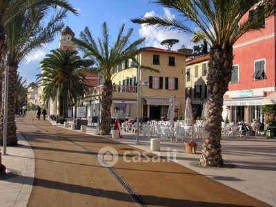 Negozio/Locale commerciale in Affitto in Via Lungomare a Taggia