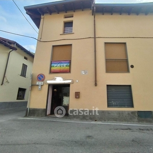 Negozio/Locale commerciale in Affitto in Via Marconi a Villa d'Adda