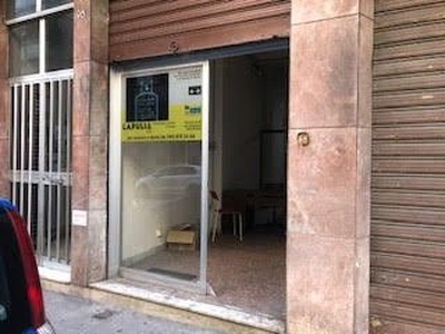 Negozio/Locale commerciale in Affitto in Via Napoli a Bari