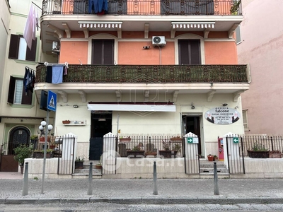 Negozio/Locale commerciale in Affitto in Via Nicola Fasano 32 a Pozzuoli