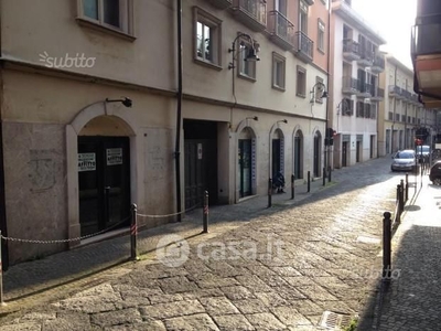 Negozio/Locale commerciale in Affitto in Via Oblate a Avellino