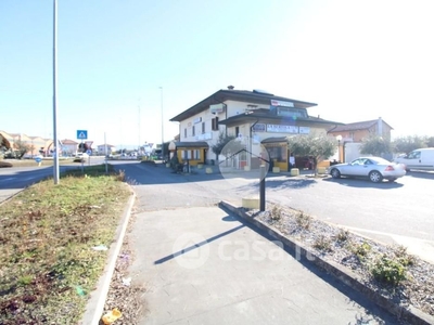 Negozio/Locale commerciale in Affitto in Via Padana Superiore a Cazzago San Martino