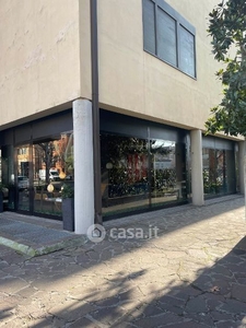 Negozio/Locale commerciale in Affitto in Via Pietro Giardini 113 a Modena