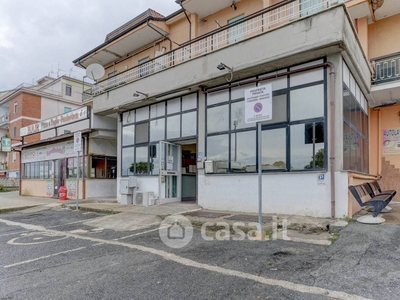 Negozio/Locale commerciale in Affitto in Via Pontina Vecchia 29 a Pomezia