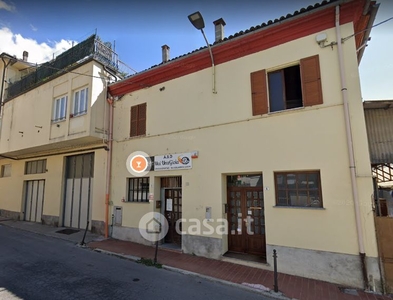 Negozio/Locale commerciale in Affitto in Via Rodolfo Morandi 8 a Acqui Terme