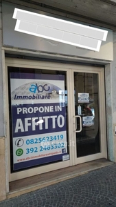 Negozio/Locale commerciale in Affitto in Via Roma a Atripalda