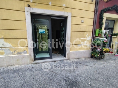 Negozio/Locale commerciale in Affitto in Via San Carlo 64 a Caserta