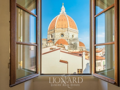 Prestigioso attico di lusso con vista esclusiva sulla Cupola del Brunelleschi in vendita nel centro storico di Firenze, a Palazzo Portinari Salviati
