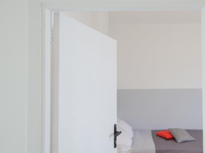 Stanze in affitto in un appartamento con 3 camere da letto a Napoli