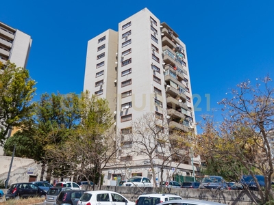 Trilocale in Vendita a Catania, 89'000€, 91 m², arredato