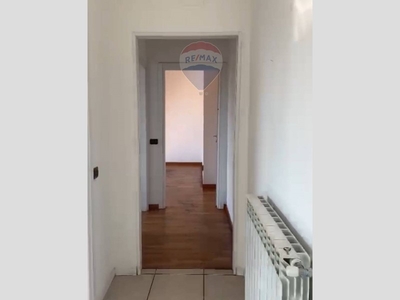 Ufficio in Affitto a Milano, zona Certosa, 800€, 70 m²