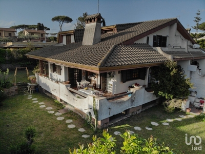 Villa Bifamiliare 12 locali di 276 m² in Anzio