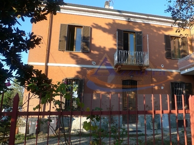 Villa in Strada Acqui, Alessandria, 10 locali, 2 bagni, garage, 550 m²