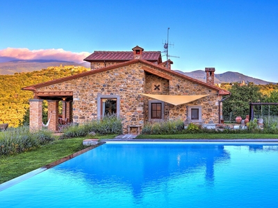 Villa Maremma Val d'Orcia Toscana affitto villa Castel del Piano Grosseto piscina giardino recintato