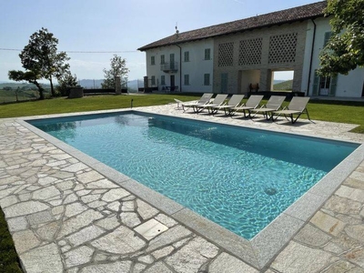Affascinante casa con terrazza, piscina e giardino + vista panoramica