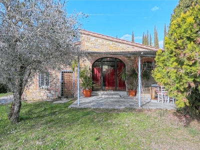 Casale a Tavarnelle Val Di Pesa con barbecue e piscina