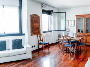 Appartamento con 3 camere da letto in affitto a Milano