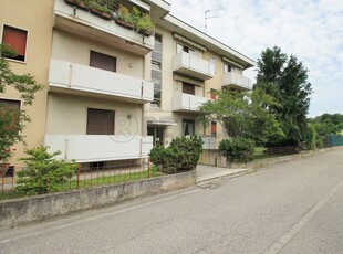 Appartamento con terrazzi in via tevere 11, Montebello Vicentino