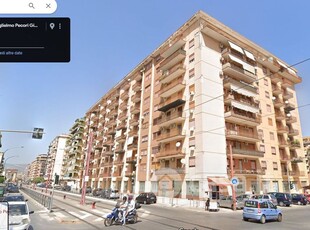 Appartamento in Vendita in Largo Enrico Perri a Palermo