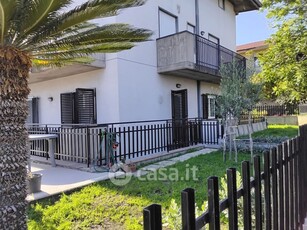 Appartamento in Vendita in Via A. di Sangiuliano a Gravina di Catania