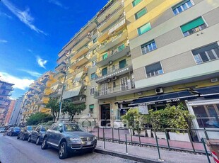 Appartamento in Vendita in Via Bruno Falcomatà 44 a Napoli
