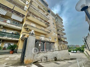 Appartamento in Vendita in Via Gabriele Jannelli 186 a Napoli