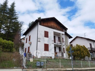 Appartamento in Vendita in Via Giuseppe Verdi a Tizzano Val Parma