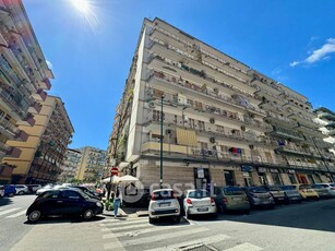 Appartamento in Vendita in Via Guido De Ruggiero 5 a Napoli