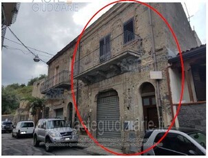 Appartamento in Vendita in Via Umberto 234 a Fiumefreddo di Sicilia