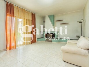 Appartamento in Via Rossini, Calvizzano (NA)