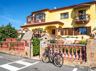 Appartamento per vacanze mediterraneo in posizione centrale con giardino e terrazza
