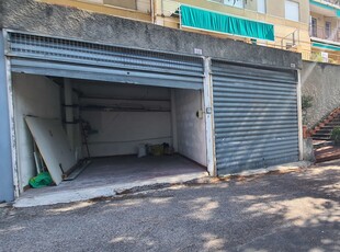 Box/Garage 14mq in affitto in ivia borgoratti 84h, Genova