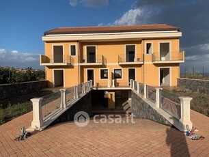 Casa Bi/Trifamiliare in Vendita in Via Dagale Canne a Acireale