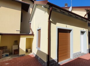 Casa indipendente con giardino a Nova Milanese