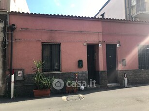 Casa indipendente in Vendita in Via Gravina 49 a Tremestieri Etneo