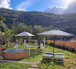 Casa vacanze 'Casa Degli Alberi' con vista mare, piscina privata e Wi-Fi