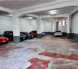 Garage / posto auto in vendita a Napoli Chiaia