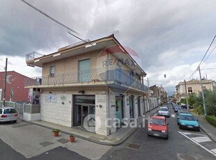Negozio/Locale commerciale in Vendita in Via Antonio Gramsci 213 /215/21 a Riposto