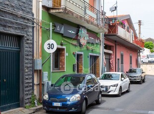 Negozio/Locale commerciale in Vendita in Via Cardinale Dusmet 2 a Nicolosi