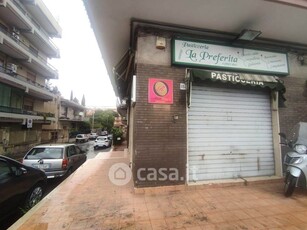 Negozio/Locale commerciale in Vendita in Via Carrubella 99 a Gravina di Catania
