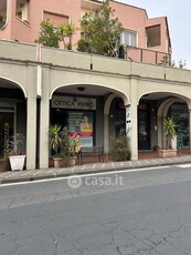 Negozio/Locale commerciale in Vendita in Via Umberto 24 a Sant'Agata li Battiati