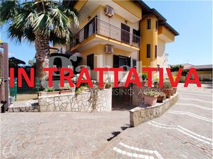 Villa bifamiliare in Via Vicinale Masseria Canosa , 51/7 A, Giugliano in Campania (NA)