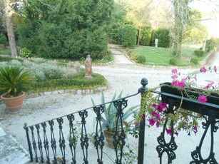 Villa con giardino in via francesco ferraris, Lucca