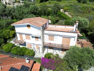 Villa con giardino in via vincenzo gioberti 13, Bordighera