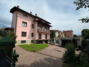 Villa in vendita a Arosio