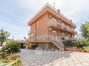 Casa Bi/Trifamiliare in Vendita in Via Alcinoo 9 a Palermo
