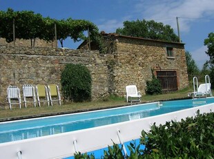 Villa indipendente con piscina privata, Wifi, veranda, animali ammessi, parcheggio, vicino Arezzo