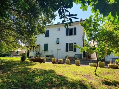 Villa Lucca, Lucca provincia