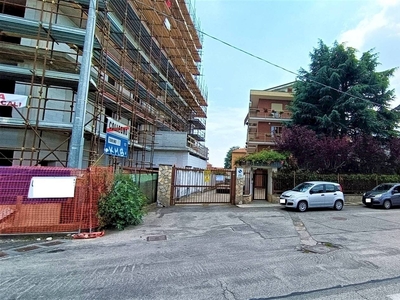 Posto auto scoperto in cortile di condominio